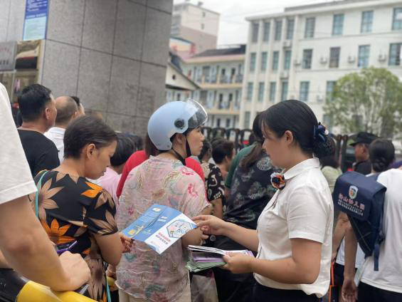 衡阳县沪农商村镇银行开展2025年金融教育宣传周活动