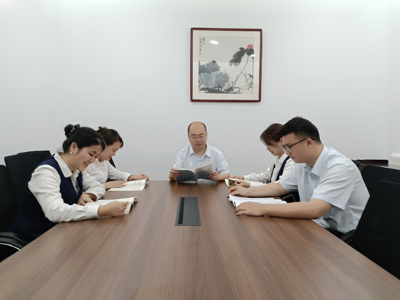 衡阳县沪农商村镇银行组织开展“世界读书日”活动